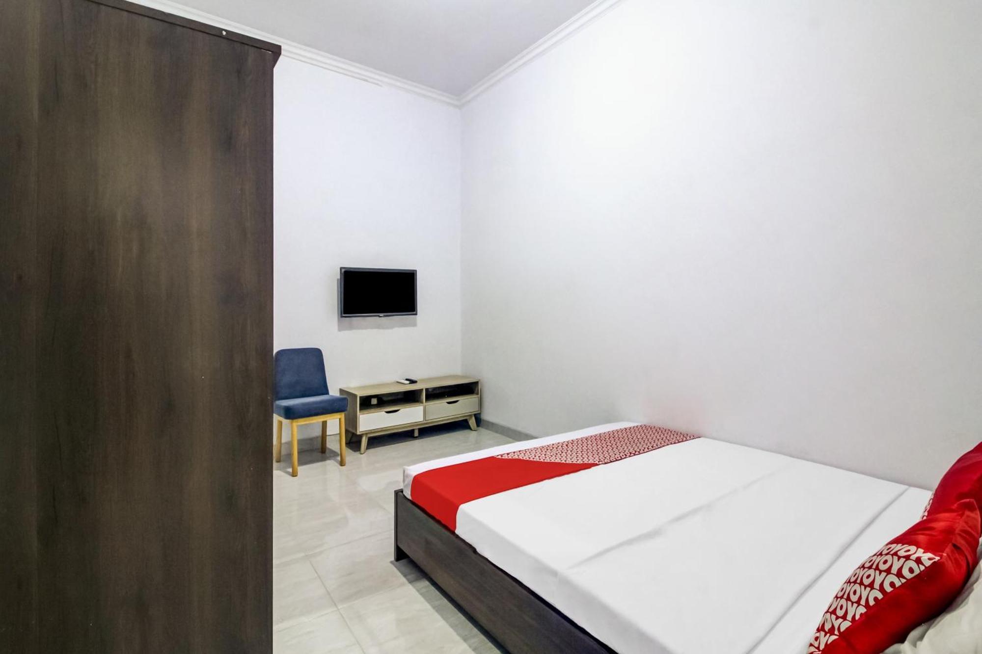 Oyo 91243 Bina Syariah Guest House Чиребон Экстерьер фото