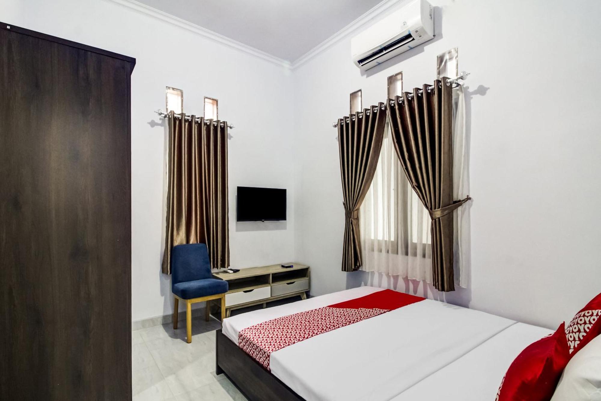 Oyo 91243 Bina Syariah Guest House Чиребон Экстерьер фото