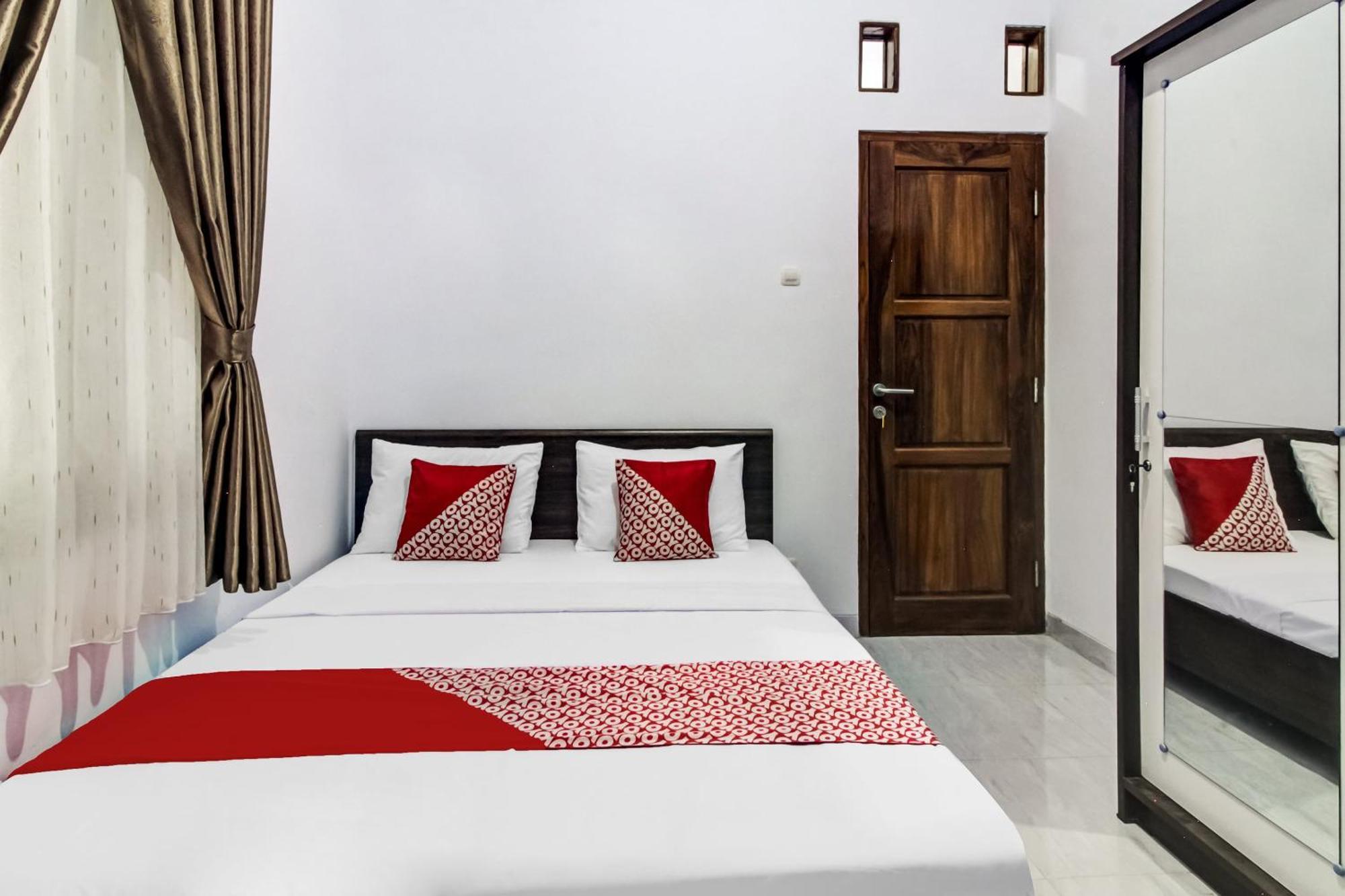 Oyo 91243 Bina Syariah Guest House Чиребон Экстерьер фото